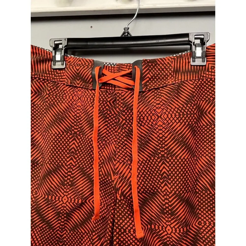 Under Armour Board Shorts Mens Size 32‎ Orange Black Pockets Swim Beach Vacation